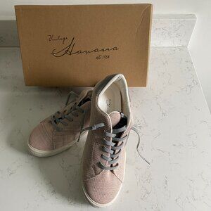 NWT Vintage Havana Fly Salmon Multicolor Low Top Women’s Sneakers Size 9 Fall